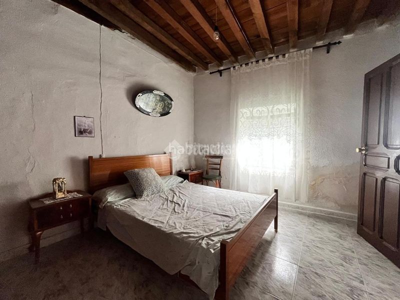 Foto aed8a472-82e0-442e-979b-38b5532566ad. Casa aparellada a Herencias (Las)