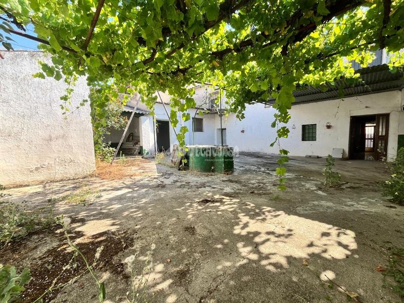 Foto f5d8c97c-6d14-4e46-ad9a-0cc556462b3e. Casa aparellada a Herencias (Las)