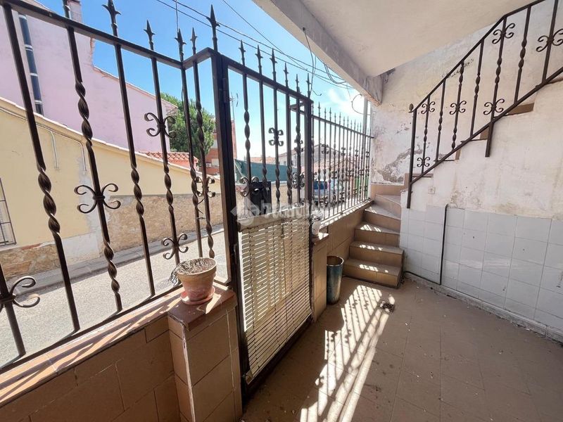 Foto e9f08453-f7d4-423e-9d6c-ba7584ef4688. Casa aparellada a Navalcán