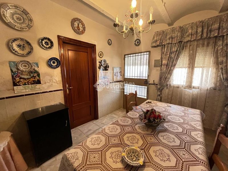 Foto f0ef2370-ce5f-4509-9107-0ca2d7ecfdf7. Casa aparellada a Navalcán