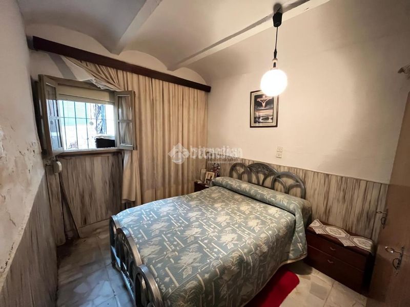Foto f255cb3b-a6f2-4392-b02c-da67f2451ec2. Casa aparellada a Navalcán