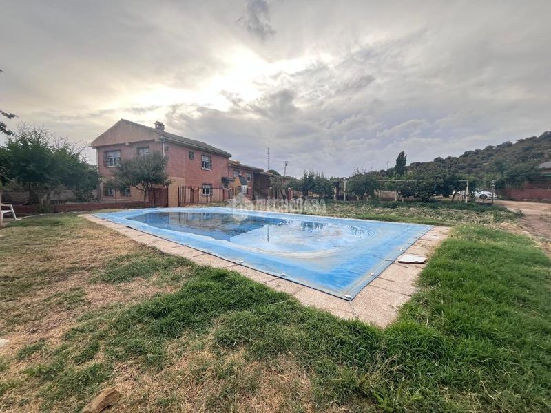 Foto e83c27bf-d6a5-48e2-97a5-d5778ad84c68. Casa amb calefacció a Navalmorales (Los)
