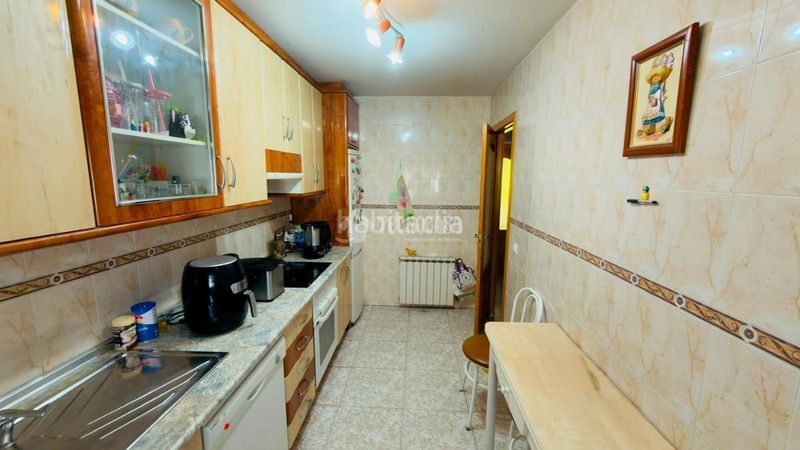 Foto 2e07daff-b2f0-4de4-8075-d6f650e16052. Casa aparellada amb aparcament a Centro Seseña