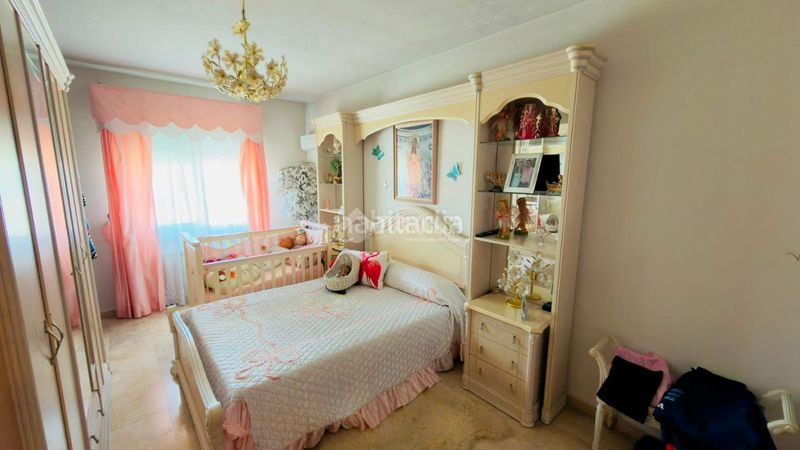 Foto acb07399-4975-4fae-9a3f-5bb739e8de96. Casa aparellada amb aparcament a Centro Seseña