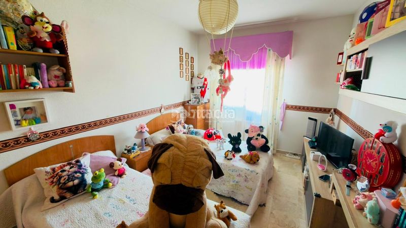 Foto f1455598-156c-4452-8e42-b1cde8f0ac25. Casa aparellada amb aparcament a Centro Seseña