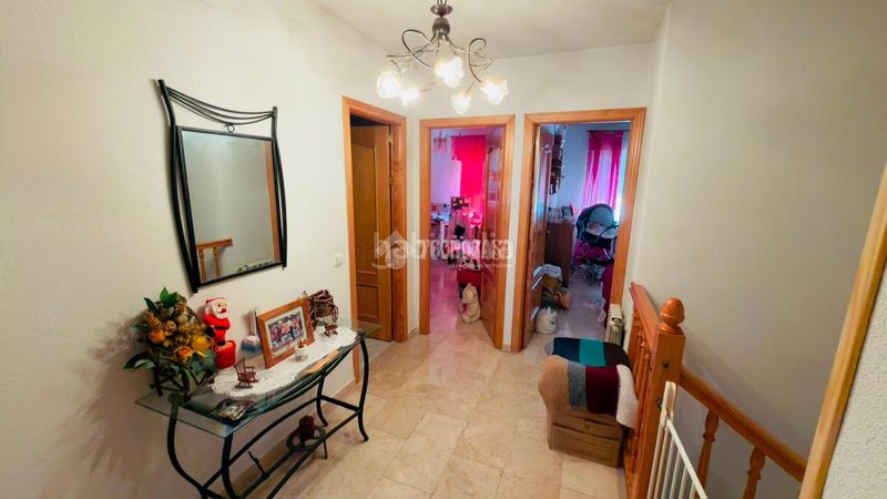 Foto fbc0cc98-cc7a-4d69-9bd3-08aeb3f2eb8a. Casa aparellada amb aparcament a Centro Seseña