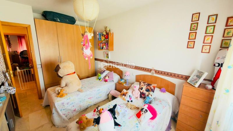 Foto fcb0cb4b-967b-44f5-a904-d54b8487d784. Casa aparellada amb aparcament a Centro Seseña