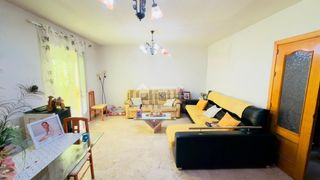 Casa aparellada a Centro. Casa en venta en seseña