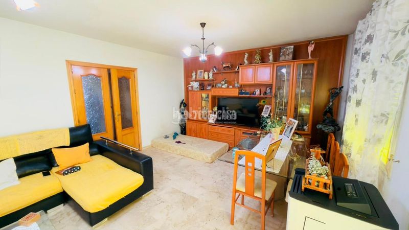 Foto ff464c5c-b8ab-4564-bb03-29ecc9b73c79. Casa aparellada amb aparcament a Centro Seseña