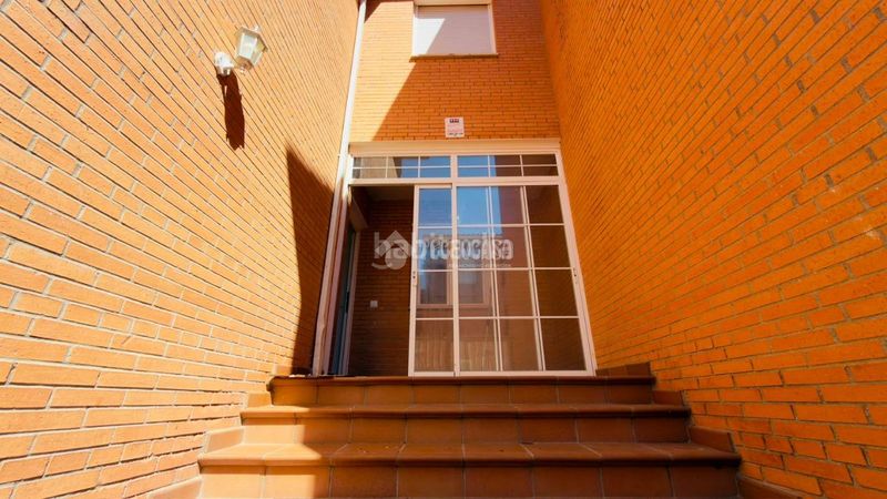 Foto f3ae5f6b-843e-4c3a-8b38-7f5998d794f7. Casa aparellada amb calefacció a Ciruelos