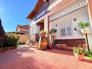 Doppelhaus in Torrecastillo. Casa en venta en seseña