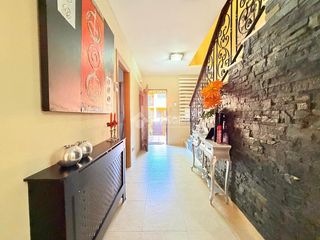 Casa aparellada a Los Robles. Casa en venta en seseña