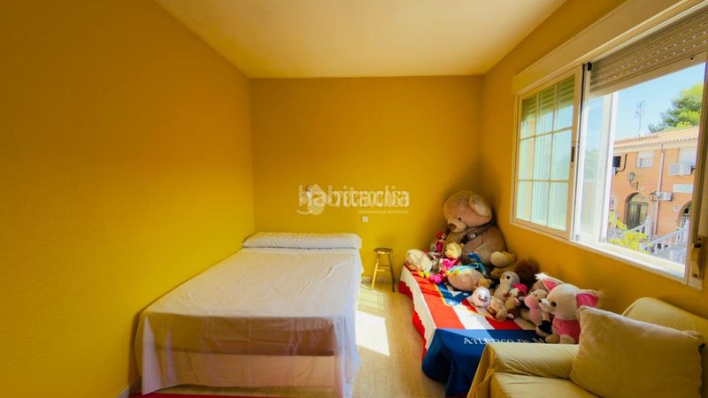 Foto 2a0f7797-9b5c-4899-b4cb-f23eda1daccd. Casa aparellada amb aparcament a Seseña nuevo Seseña