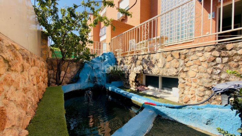 Foto 488ff331-7e48-4c16-a872-e35a2bd0c960. Casa aparellada amb aparcament a Seseña nuevo Seseña