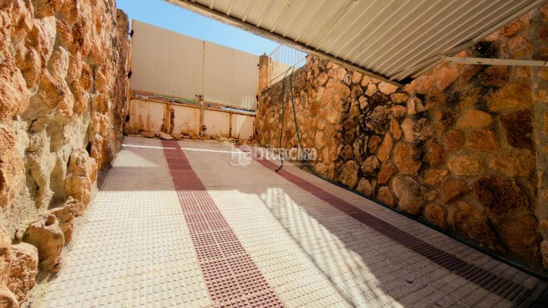 Foto 8c00d21f-6bb1-4879-8f95-dfb8ccf52e14. Casa aparellada amb aparcament a Seseña nuevo Seseña