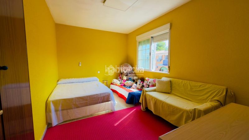Foto ce4fc46c-8b39-4f8a-872a-584f99eaeaa2. Casa aparellada amb aparcament a Seseña nuevo Seseña