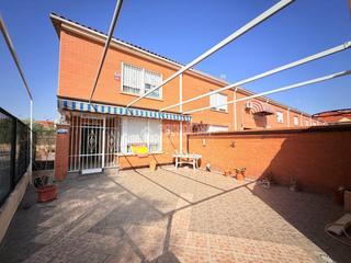 Casa aparellada a Seseña Nuevo. Casa en venta en seseña