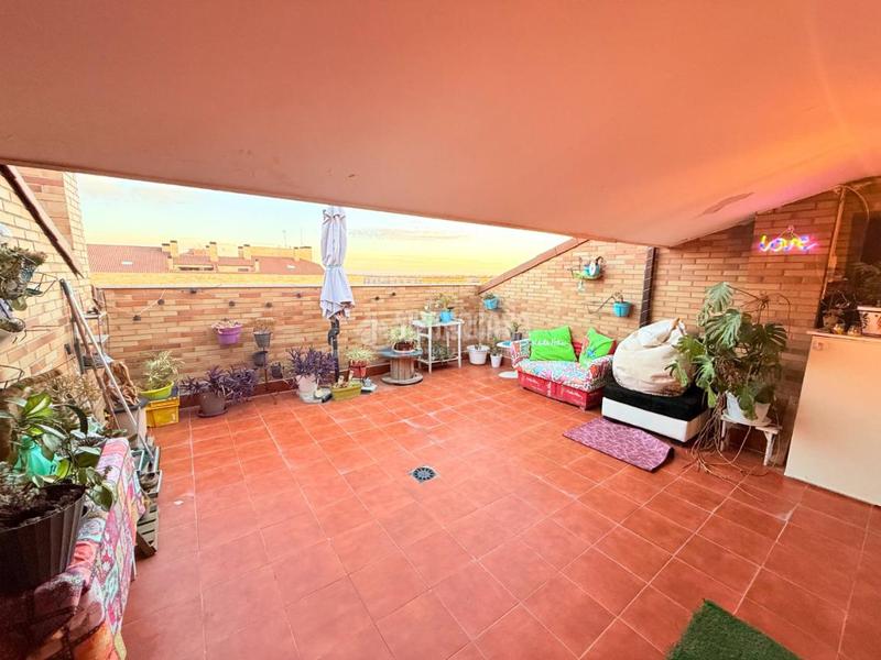 Foto 1c7d1b52-1204-49e9-8452-bae0c1912a9d. Attico con piscina in El Quiñón Seseña