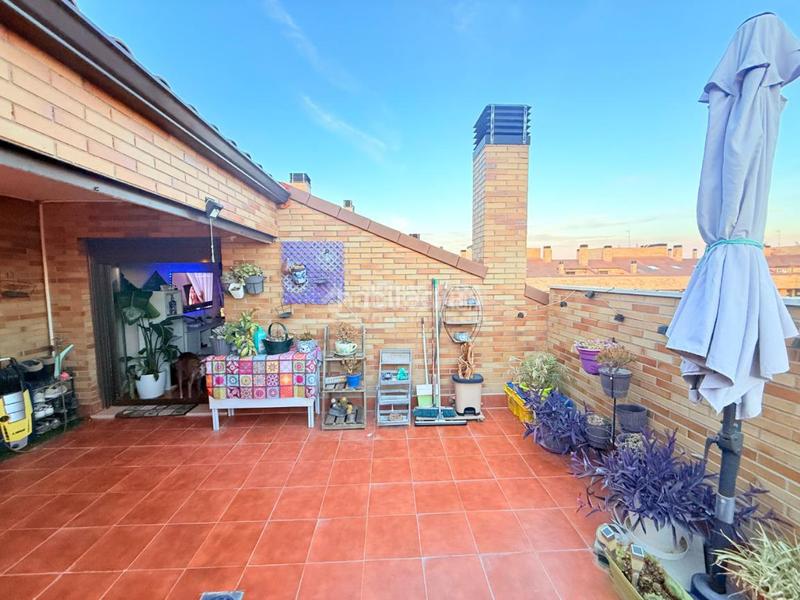 Foto 45a5f556-0307-4db8-ad60-97f6db6af430. Attico con piscina in El Quiñón Seseña