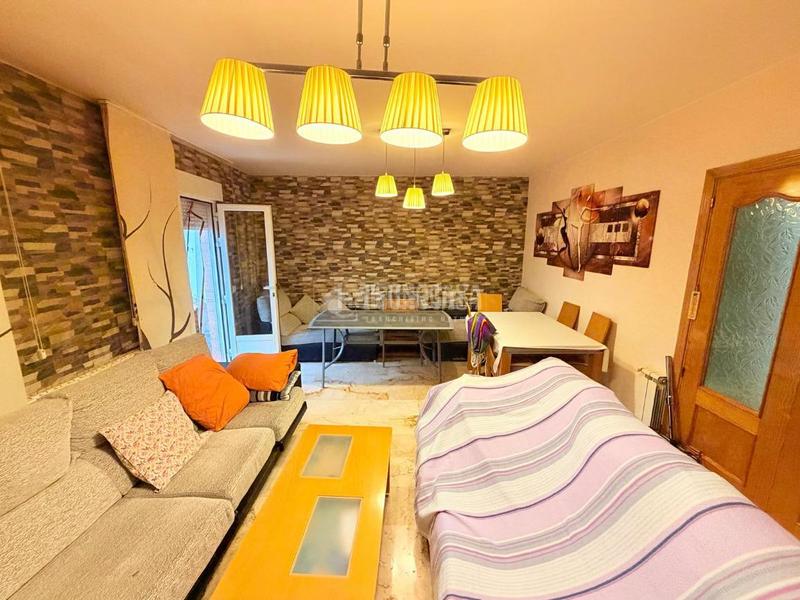 Foto a19d2950-947b-47a9-8892-6d4a98c98bb8. Casa bifamiliare con parcheggio in Centro Seseña