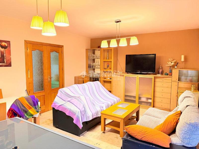 Foto ed97895f-d445-4d49-934e-bb16c6f823b8. Casa bifamiliare con parcheggio in Centro Seseña