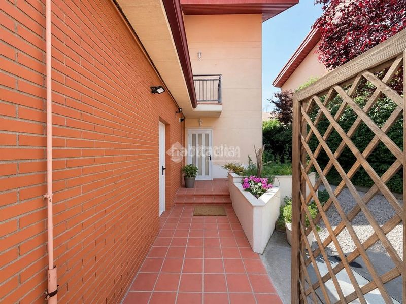 Foto c12e6db1-7da1-43a5-8e2e-210e7bcc9b66. Casa aparellada amb aparcament a Seseña nuevo Seseña