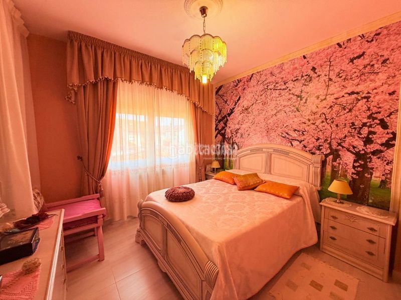 Foto c8e2a858-9731-4ba4-8493-97963dbb1941. Casa aparellada amb aparcament a Seseña nuevo Seseña