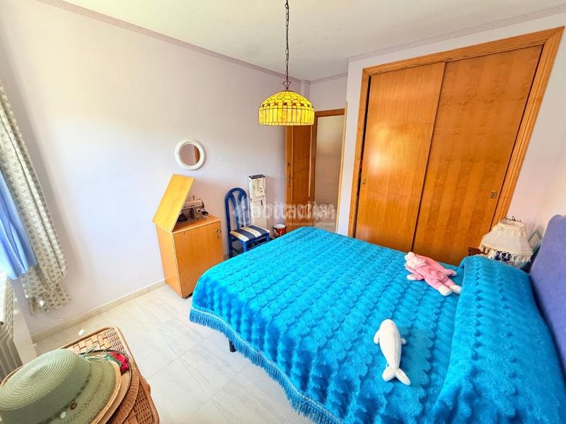 Foto f345c882-3a43-40c0-862f-3f003db5183e. Casa aparellada amb aparcament a Seseña nuevo Seseña