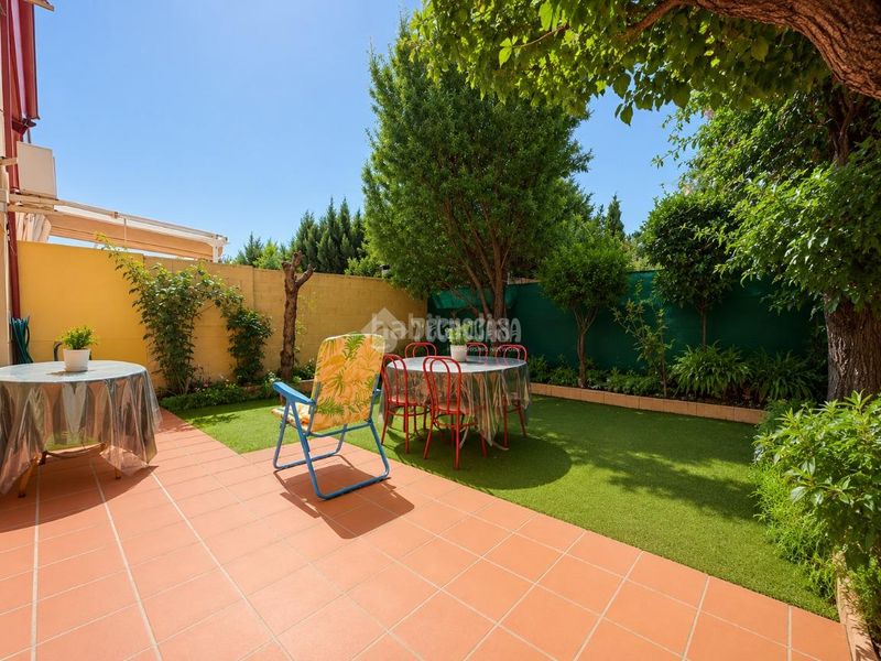 Foto f8c0e90b-4a7e-4acb-a8e1-23cb9c0b77b2. Casa aparellada amb aparcament a Seseña nuevo Seseña