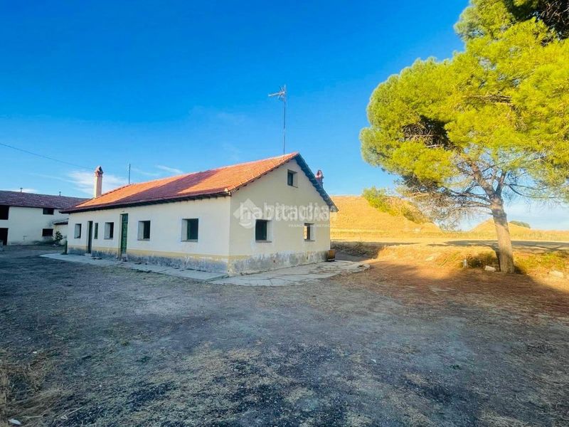 Foto 00ac7f3f-d98b-4e34-bba0-6badd57ca603. Casa a Seseña nuevo Seseña