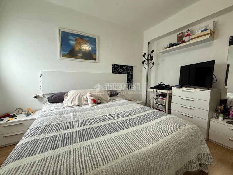 Foto 5ff5b3c8-e72d-4a9a-a4f2-e312c69852dd. Pis a Torrefiel Valencia