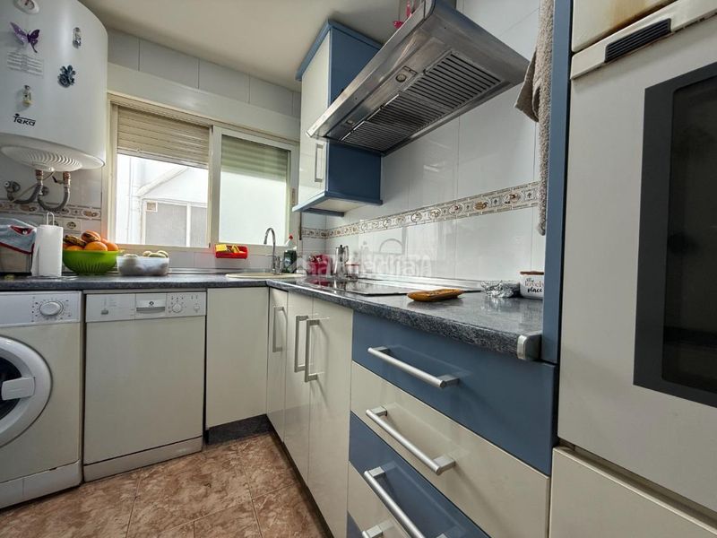 Foto c74e472e-570f-4bc7-bb18-bd77603c1e79. Pis a Torrefiel Valencia