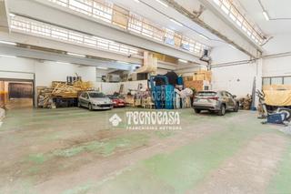 Local Comercial en Quintana. Nave en venta en madrid