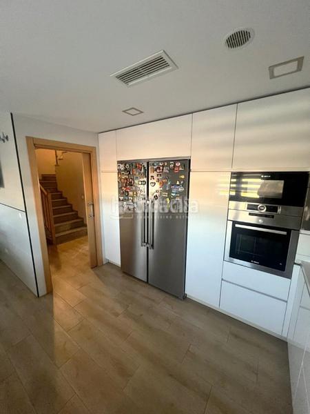 Foto 320e0bd8-e369-4d4d-ac6d-a641531afb64. Casa bifamiliare con riscaldamento piscina in Parla este Parla