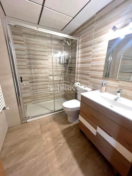 Foto 3c672f80-ab3b-4fc1-9b73-5982e08c1ddd. Casa bifamiliare con riscaldamento piscina in Parla este Parla