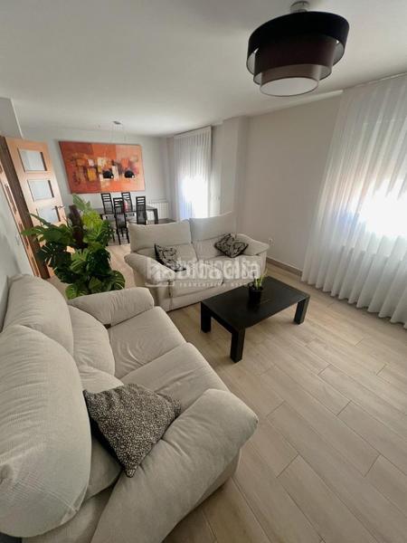 Foto 52d161fc-17aa-4c71-81d3-a79987ebc9e8. Casa bifamiliare con riscaldamento piscina in Parla este Parla