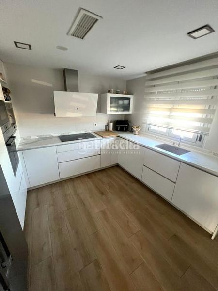 Foto 69af1c1d-5d3f-4a48-918b-662ffe7e2a92. Casa bifamiliare con riscaldamento piscina in Parla este Parla