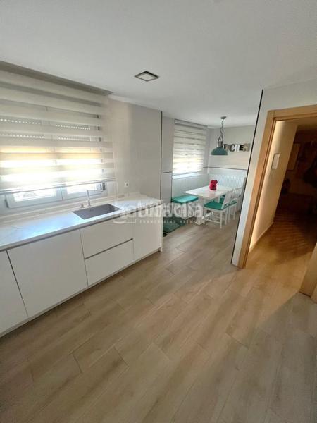 Foto 917d9652-3497-4fd7-89fa-a807db642c3f. Casa bifamiliare con riscaldamento piscina in Parla este Parla