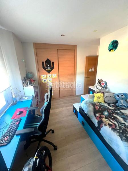 Foto bb28b230-1b6a-40b2-b647-f4c4a9530f9b. Casa bifamiliare con riscaldamento piscina in Parla este Parla