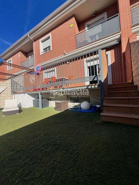 Foto ed01df03-de37-4e49-a9c3-2988d1b90c5f. Casa bifamiliare con riscaldamento piscina in Parla este Parla