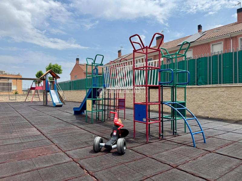 Foto eef3063a-a6ea-4373-a24e-26ddf3928601. Appartamento con riscaldamento parcheggio piscina in Parla