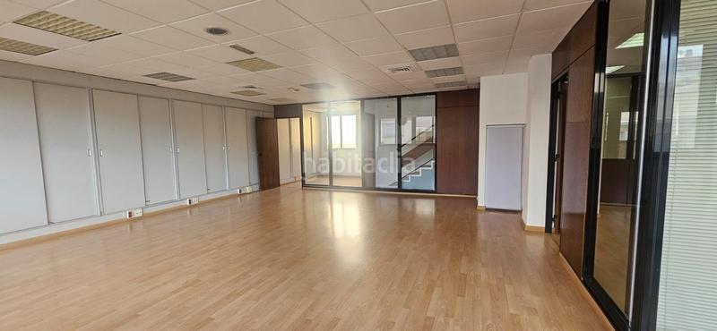 Foto ae2aeece-e653-420d-ae17-5ad7326b8350. Lloguer oficina a Sant Antoni Barcelona