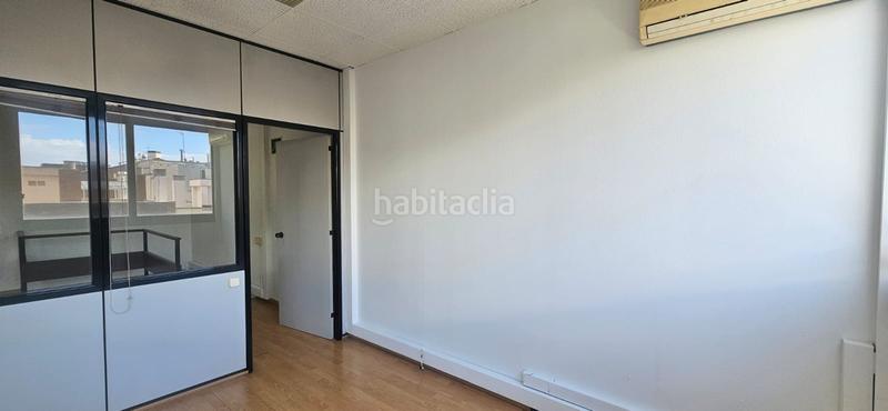 Foto cb0044df-8c10-4376-b911-ca8d5bcbc251. Lloguer oficina a Sant Antoni Barcelona