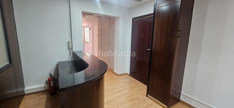 Foto f794f9b3-b7c7-46b2-9723-eae4fee1392c. Lloguer oficina a Sant Antoni Barcelona