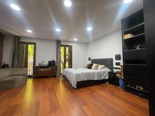 Rent Flat  Ronda de sant antoni. Inmueble en el centro de barcelona