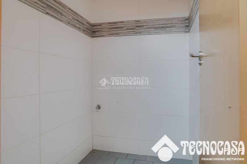Foto e24a560a-16d4-46b6-bcaf-01e24300218b. Local comercial a Can Rull Sabadell