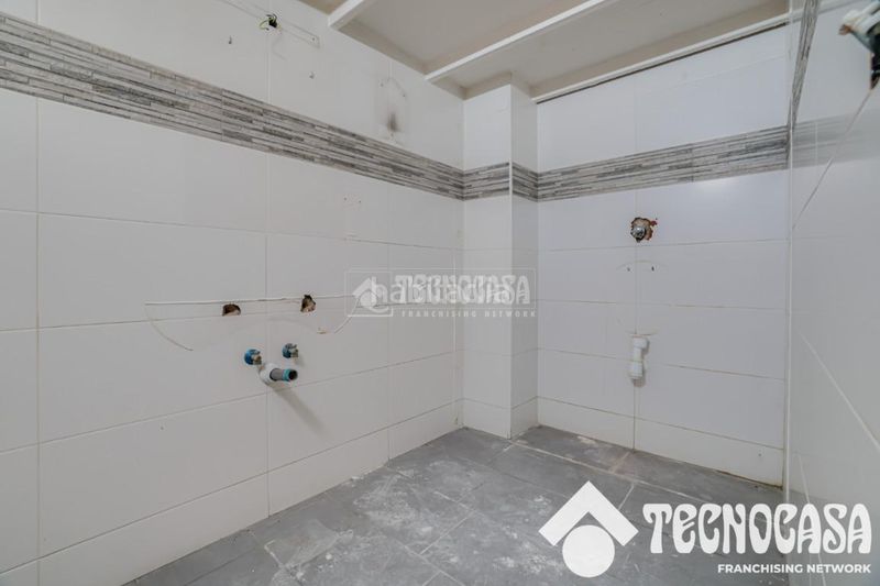 Foto e5613975-0763-4c35-af6b-def70324239e. Local comercial a Can Rull Sabadell