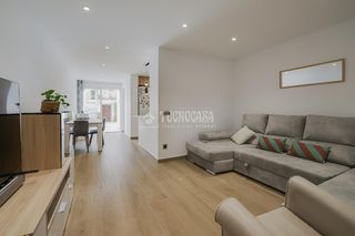 Casa aparellada a Hostafrancs. Casa en venta en sabadell