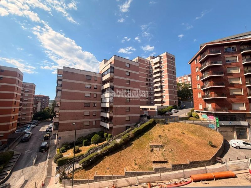 Foto c155f4bc-0eb4-4bf0-a77c-1214ff69e2d6. Pis amb calefacció aparcament a Zurbaran Bilbao