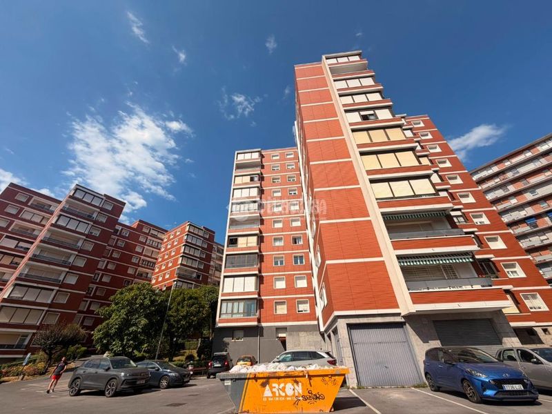 Foto d18fc37b-a9a1-43df-a451-564ca47d7196. Pis amb calefacció aparcament a Zurbaran Bilbao